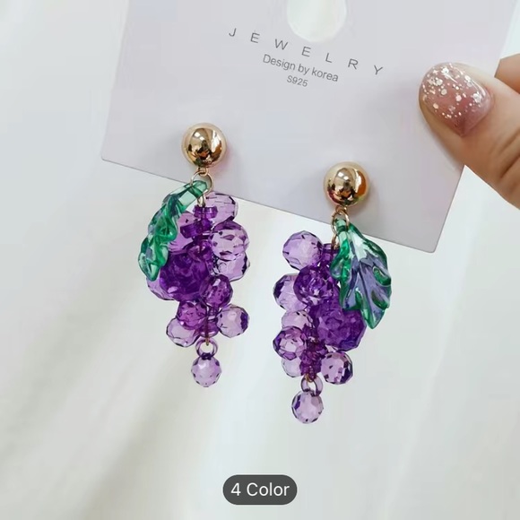 Grape bunch acrylic post dangle drop earrings gold tone for women Spring NWT - Picture 2 of 6